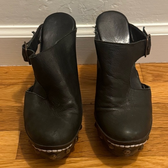 FREE PEOPLE Black Leather Wood Wonders Clogs Shoes Platform Size 10 40 Boho - Picture 2 of 7